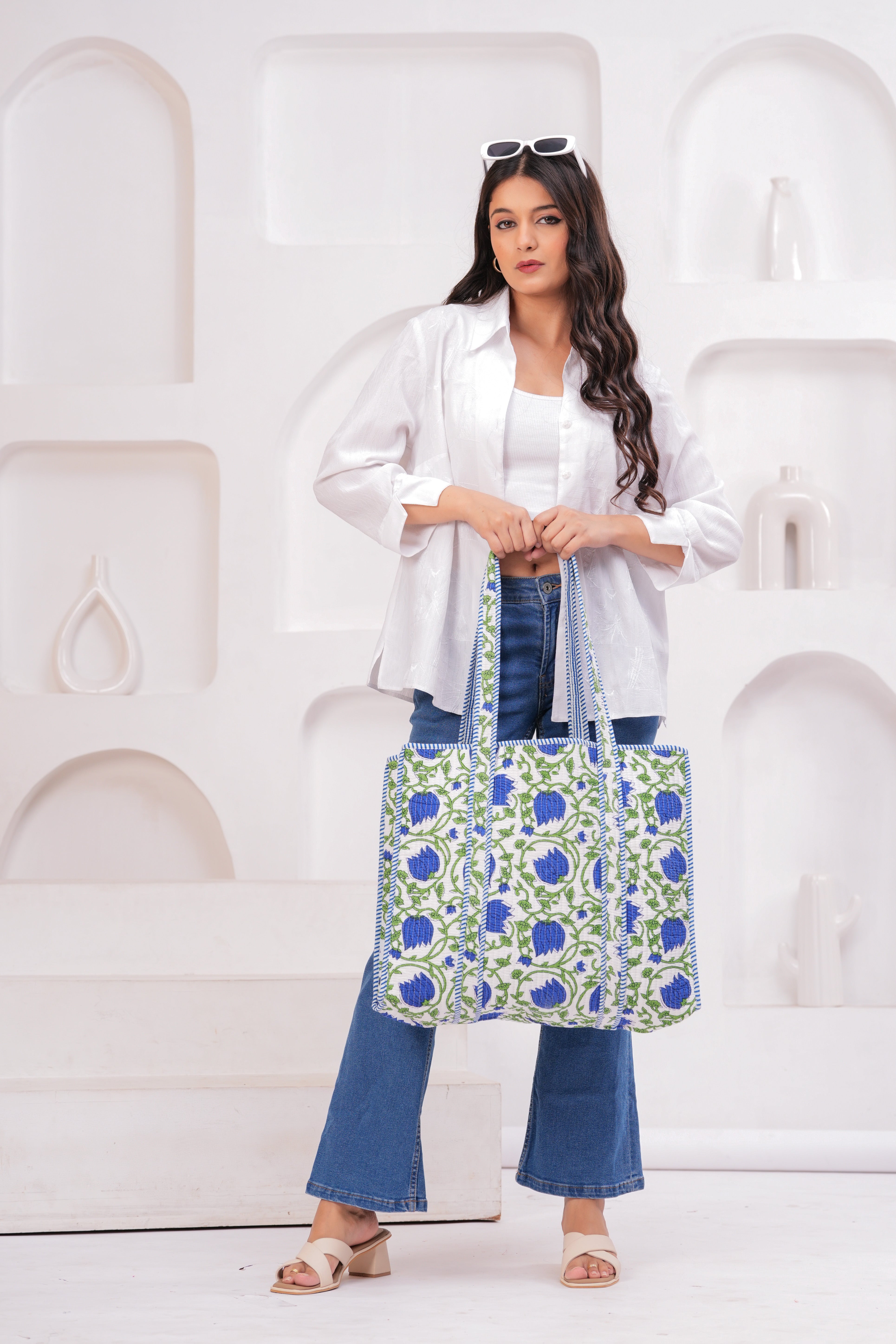 Blue Floral Tote Bag, Trendy Bag, White Background, Flower Pattern, Stylish Handbag
